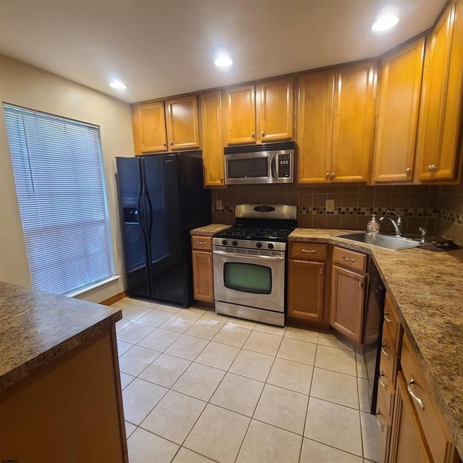 Foto del edificio - 78 Cheshire Dr