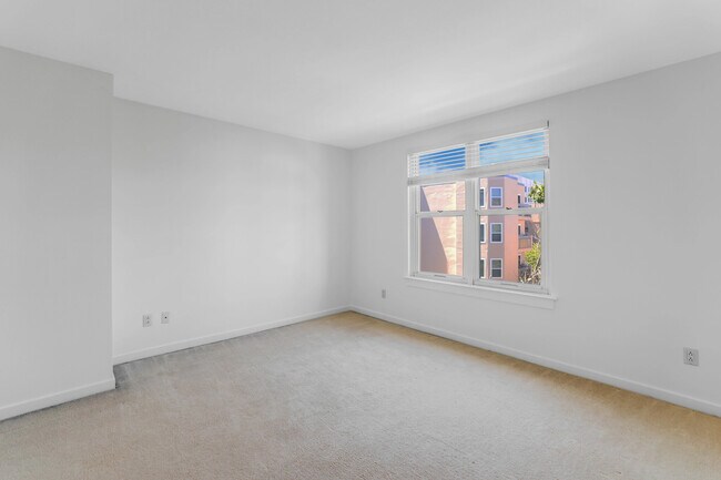 Building Photo - 1483 Sutter St