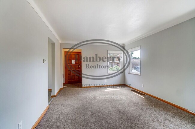 Foto del edificio - 347 Darrow Ave