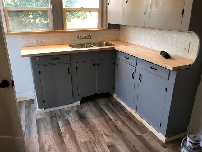 Building Photo - Rare One bedroom single family home