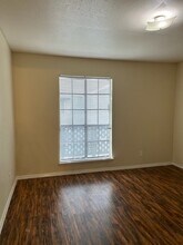 Building Photo - 12500 Sandpiper Dr