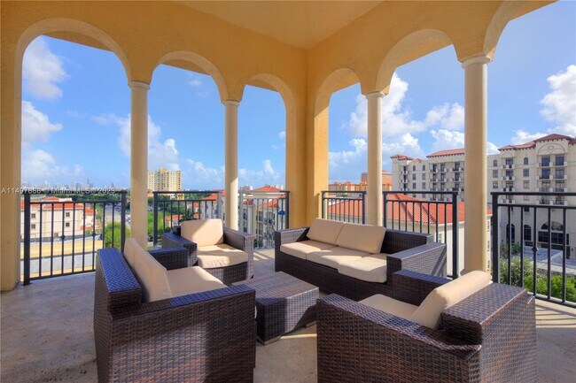 Foto del edificio - 1607 Ponce de Leon Blvd