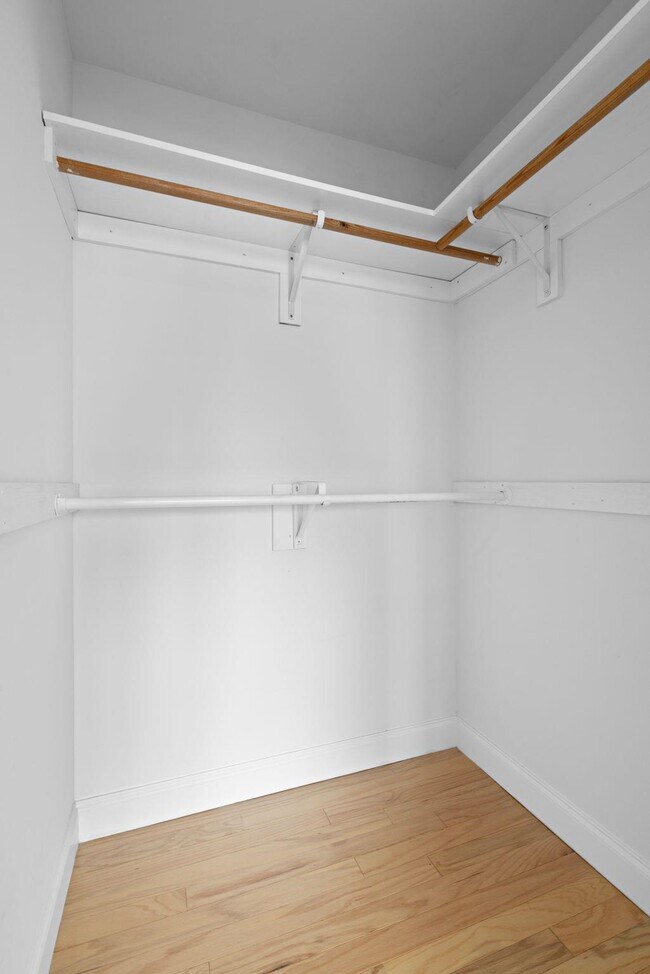 Building Photo - 1700 Park Ave