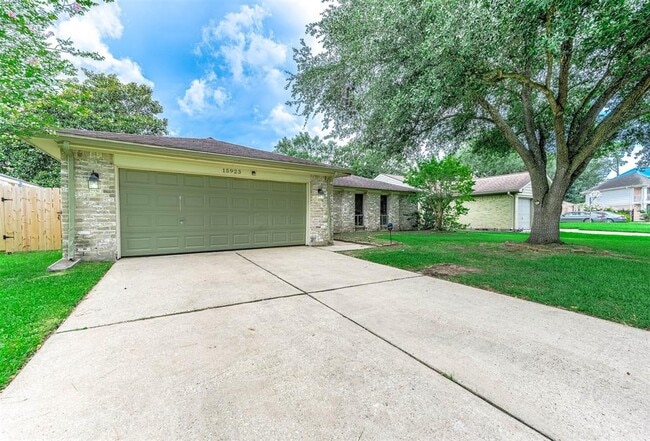 Building Photo - 15923 Dunmoor Dr