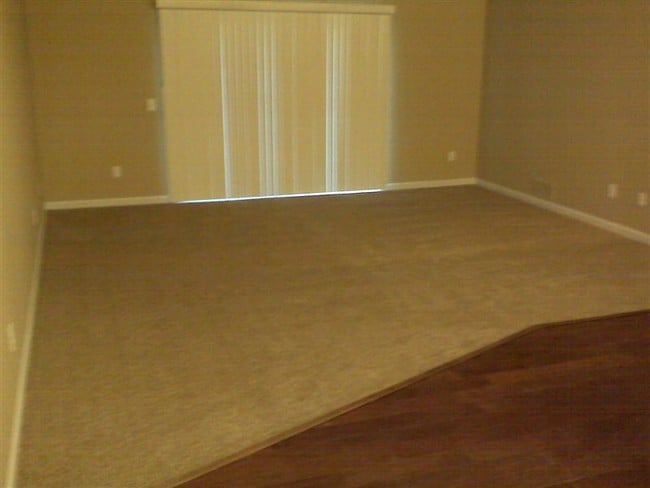 Building Photo - 30618 Oakridge Manor Dr