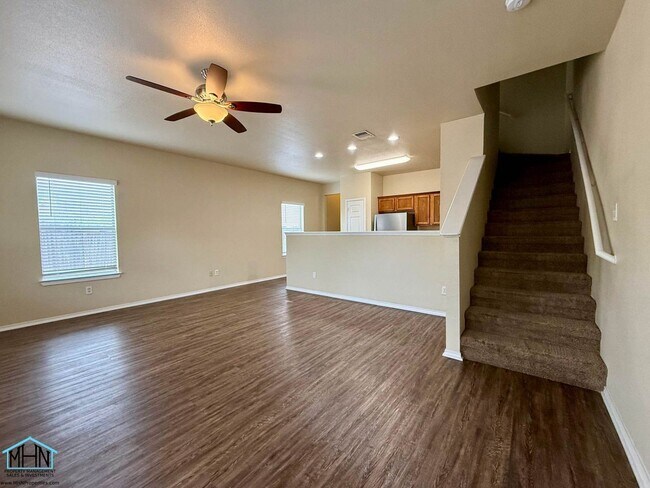 Foto del edificio - Beautiful Two Story Duplex Near Randolph AFB and FT SAM Houston!