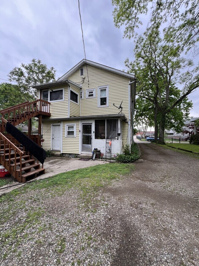 Building Photo - 718 S Main St