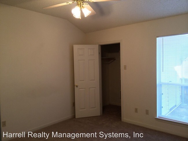 Building Photo - 3 br, 2 bath Apartment - 9603 Panther Way