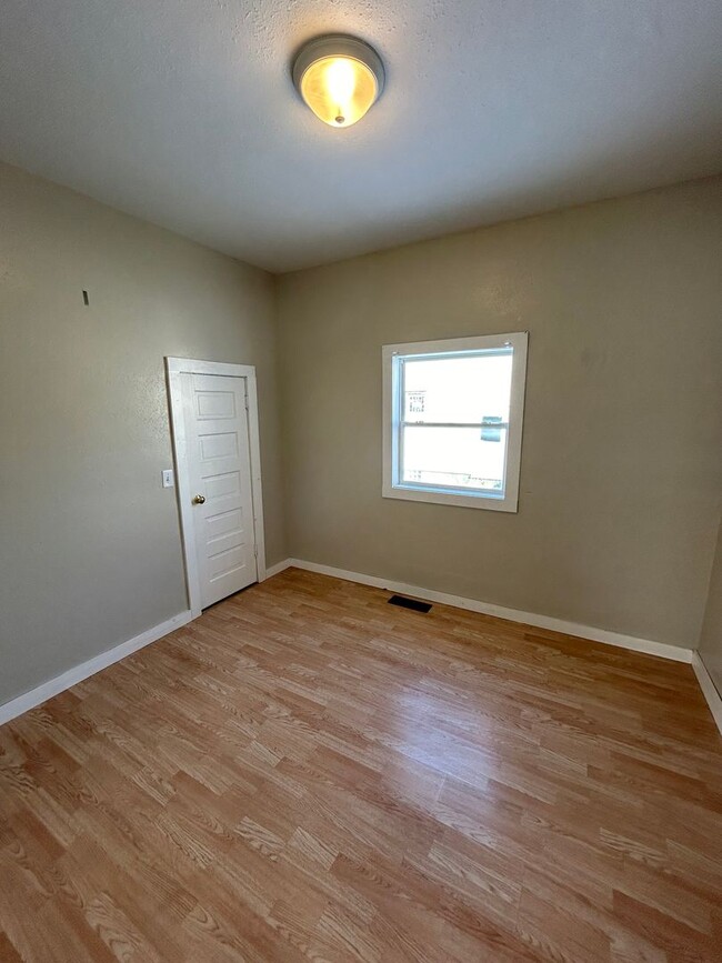 Building Photo - 3 Bedroom House Rockwell City $800