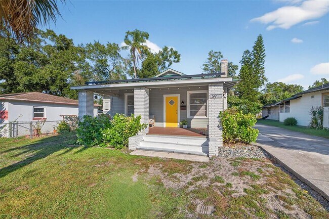 Foto del edificio - 5911 N Highland Ave