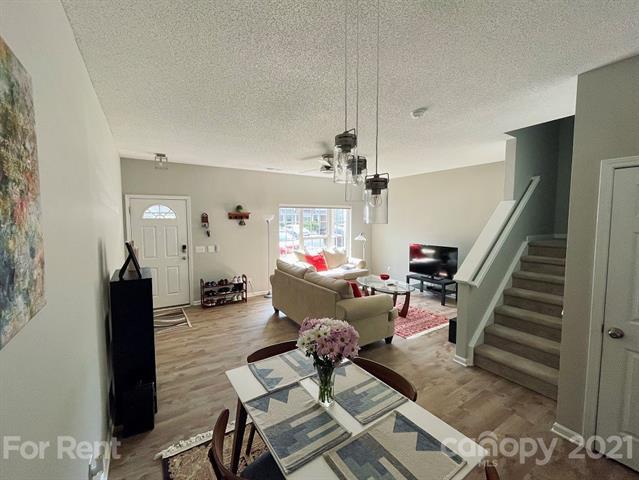 Foto del edificio - 8049 Stoneham Ct