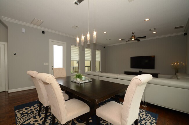 Foto del edificio - 2211 Hutchins St