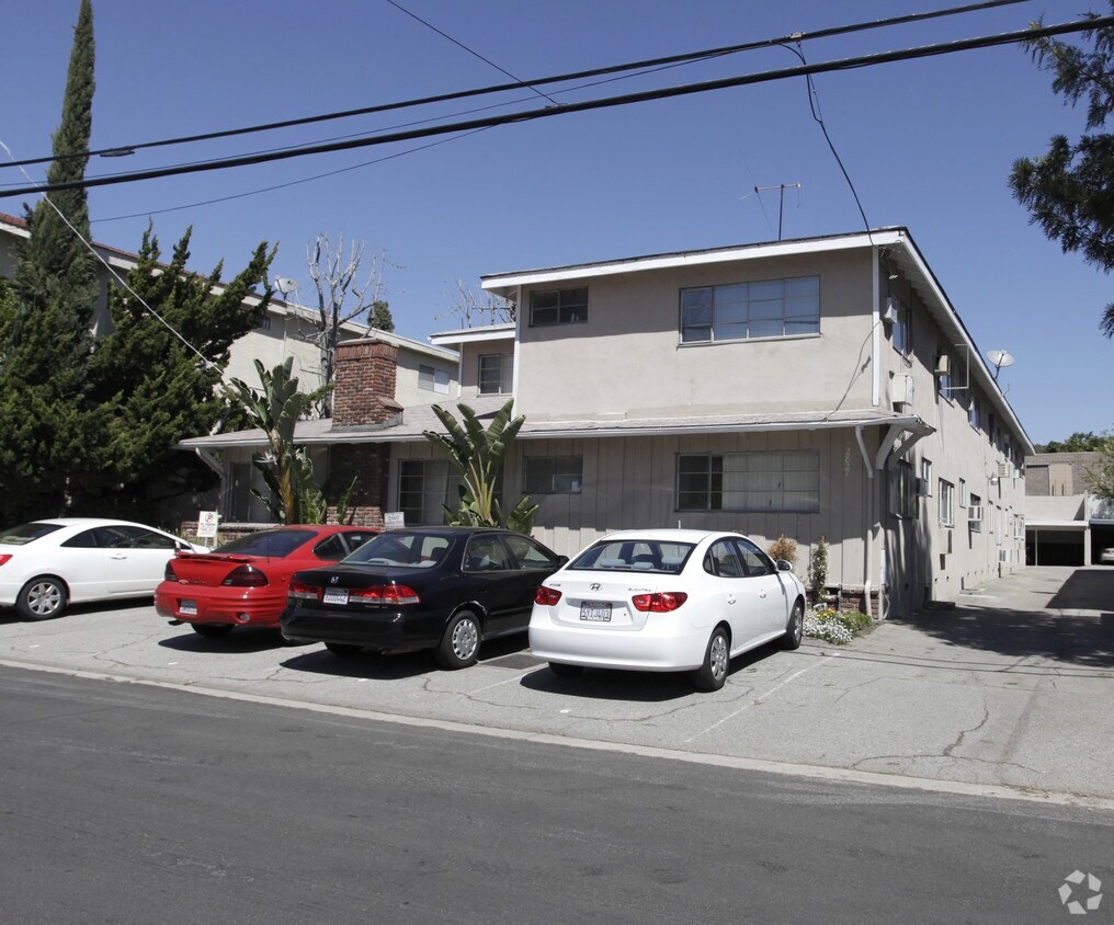 Primary Photo - 12827 Kling St