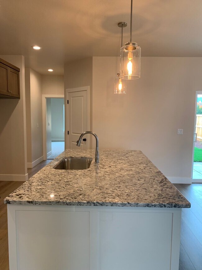 Foto del edificio - 3 Bedroom 2 Bath Single Family home with L...