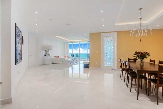 Foto del edificio - 16047 Collins Ave