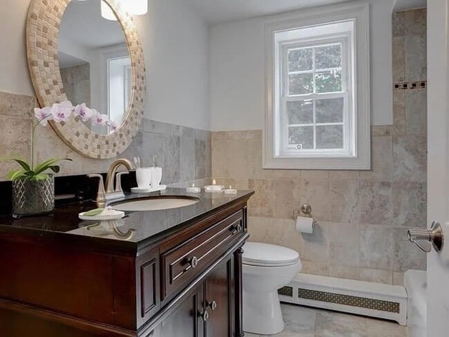 Building Photo - 432 Sea St