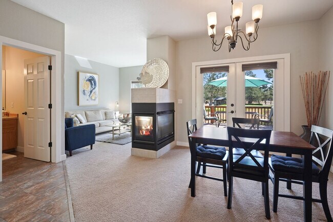 Foto del edificio - 1084 Golden Pheasant Dr