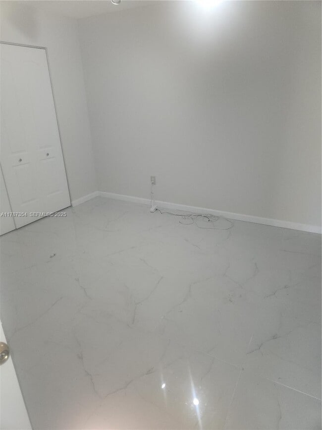 Foto del edificio - 455 NW 210th St