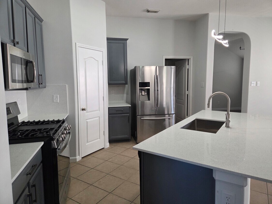Foto principal - 19502 Rum River Ct