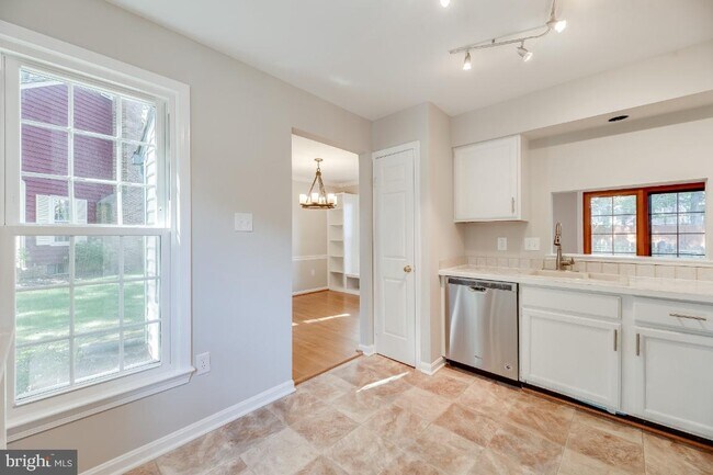 Building Photo - 15465 Golf Club Dr