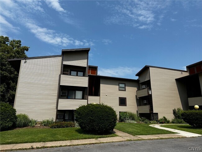 Foto del edificio - 505 Village Blvd N