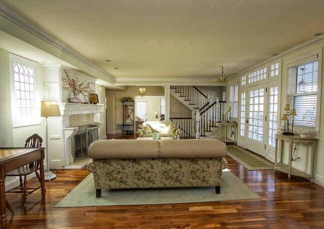 Building Photo - 2 S Dudley Ave