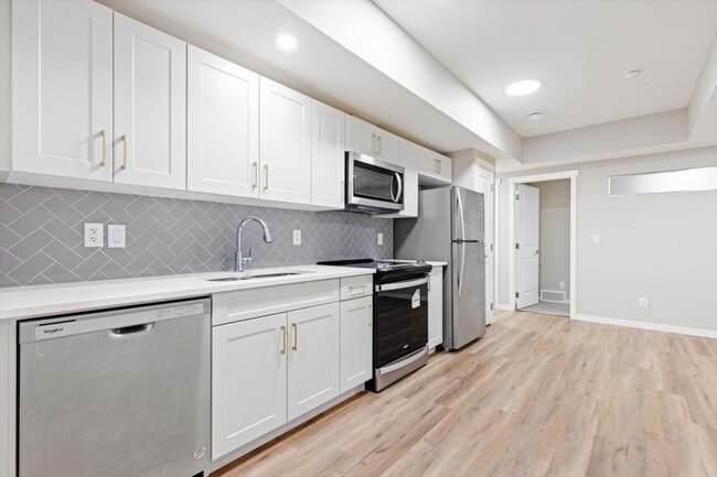 Building Photo - 2.0 bedroom in Calgary Alberta T3M 3M9