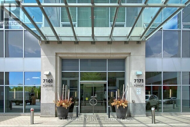 Photo du bâtiment - 7171-7171 Yonge St