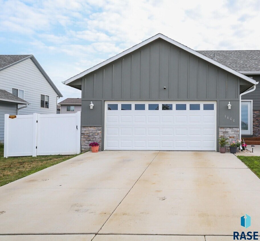 1600 East 69th St N, Sioux Falls, SD 57104 House Rental in Sioux
