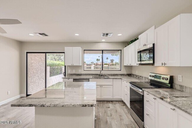 Building Photo - 9314 E Sun Lakes Blvd N