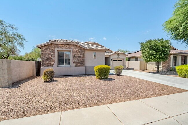 Building Photo - 2407 W Fawn Dr