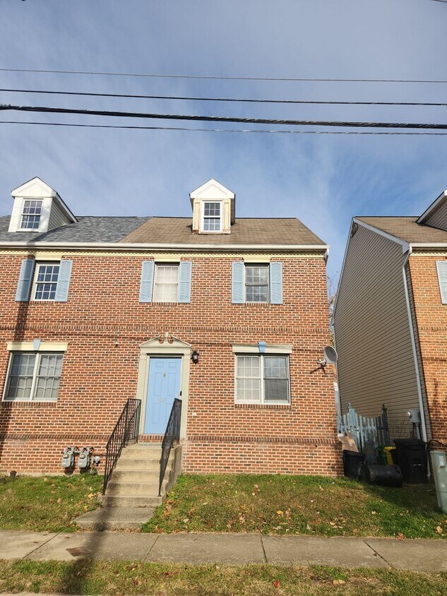 Foto principal - 811 E King St