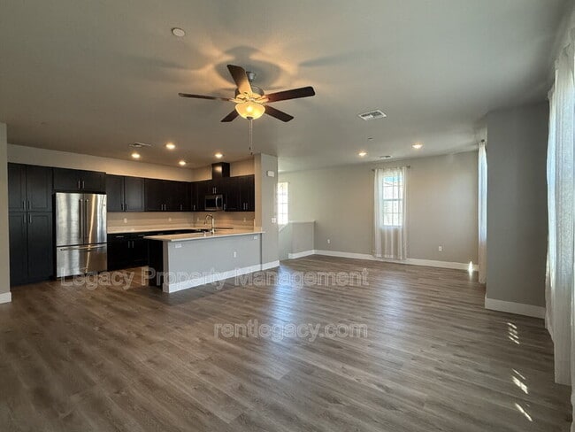Building Photo - 5301 E Commerce Way