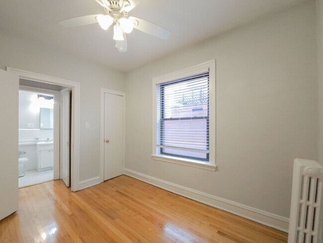 Foto del edificio - 2342 W School St