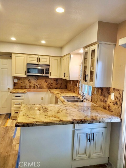 Building Photo - 39652 Wild Flower Dr