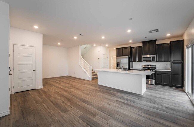 Building Photo - STUNNING BRAND NEW 3 BEDROOM TOWNHOUSE!