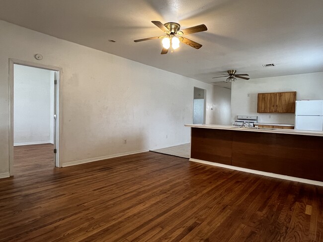 Living Room - 423 S Lewis St