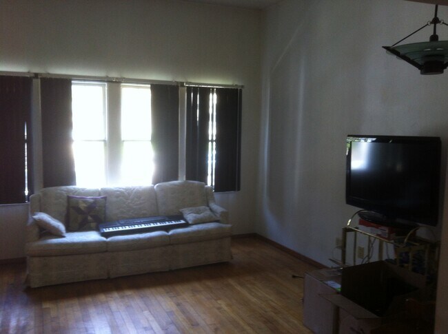 sala de estar - 1527 N Jackson St