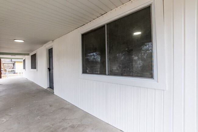 Foto del edificio - Spacious Three Bedroom Remodeled Home!