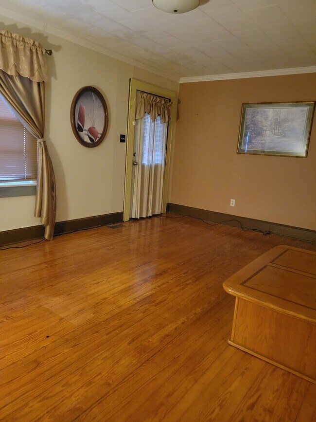 Foto del edificio - 206 N McCaskey Rd