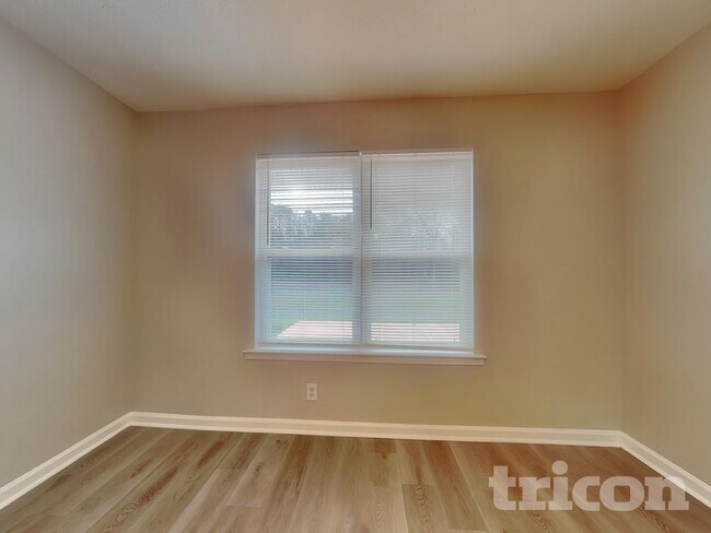Building Photo - 405 Tori Dr