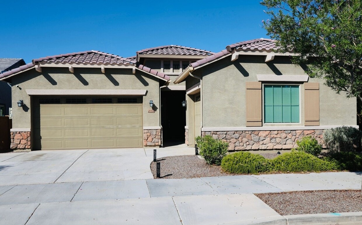 Primary Photo - 21352 E Domingo Rd