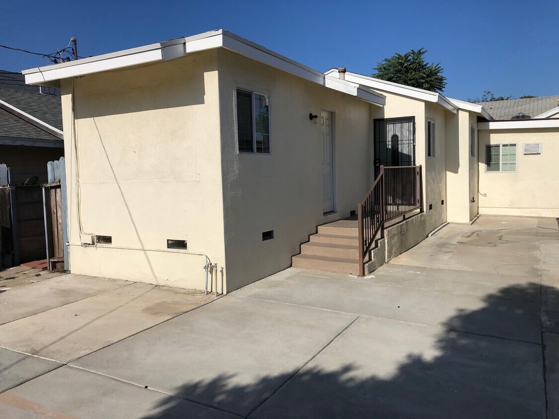 Primary Photo - 1621 S Sierra Vista Ave