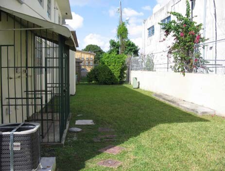 Vista lateral de la II - 2175 NW 19th Ter