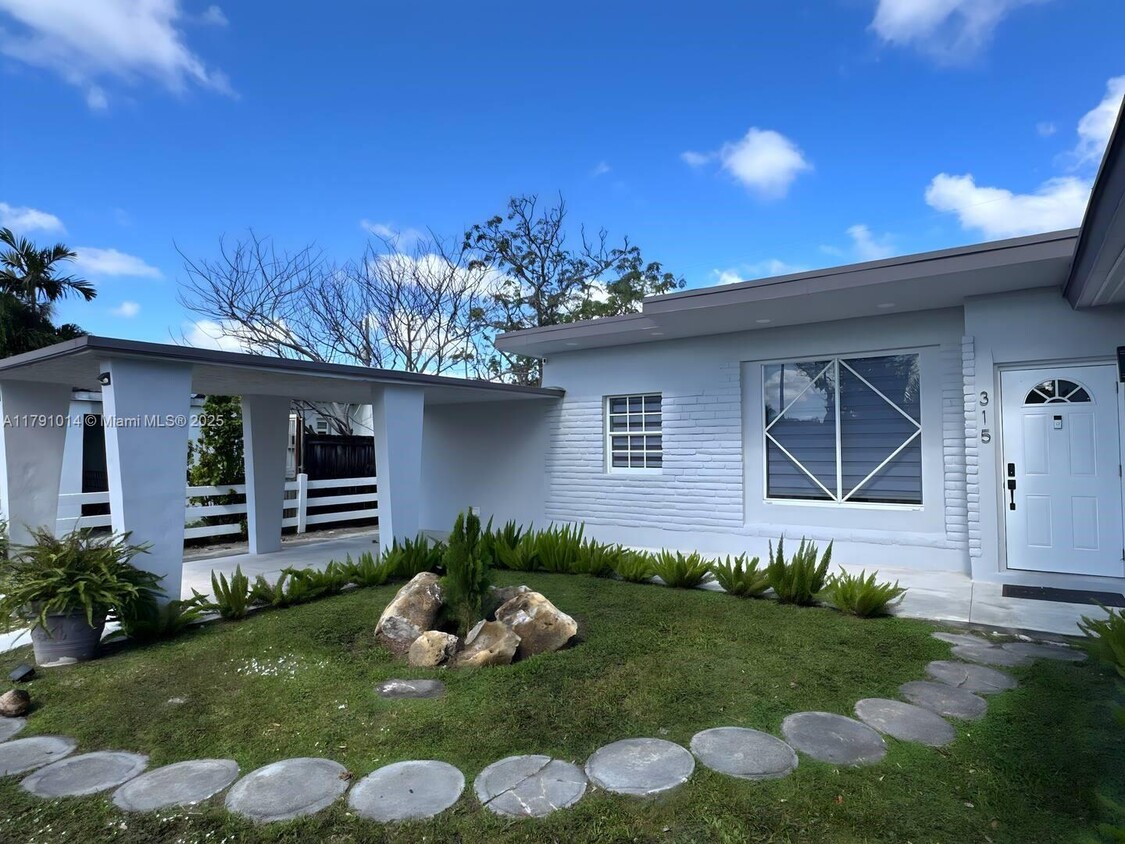 Foto principal - 315 NW 106th St