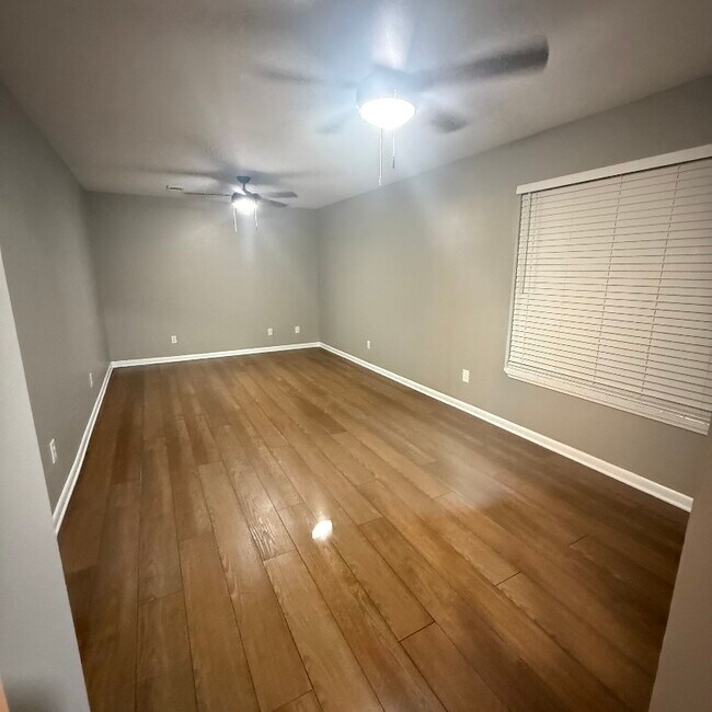 Foto del edificio - 4752 Pecanwood Pl