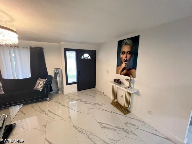 Foto del edificio - 1118 NE Pine Island Ln