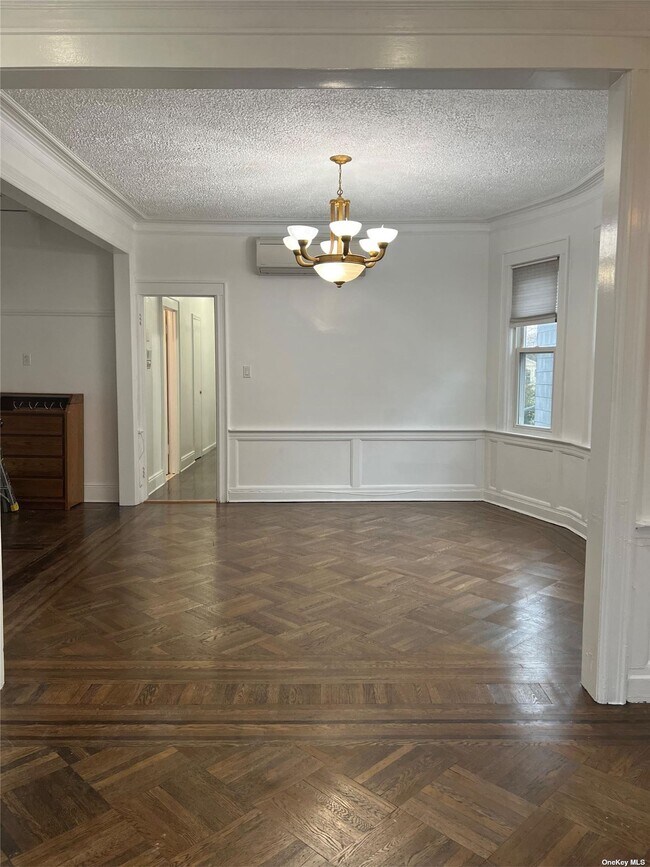 Foto del edificio - 84-30 122nd St