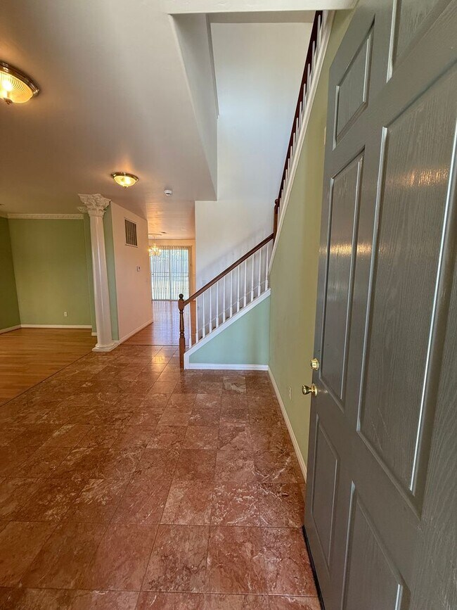 Foto del edificio - Spacious Single Family Home in Bakersfield...