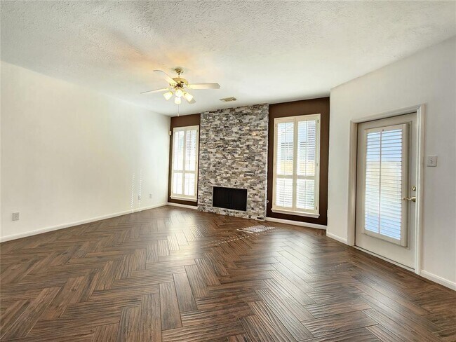 Building Photo - 1718 Pinnacle Dr